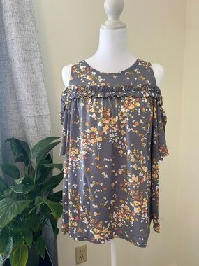 LC Lauren Conrad Gray Floral Cold-Shoulder Ruffle Top